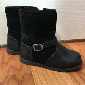 Girls black boots c 8